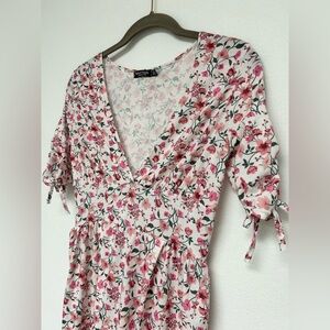 Nasty Gal White Pink Floral Vneck Dress EUC size 4​​